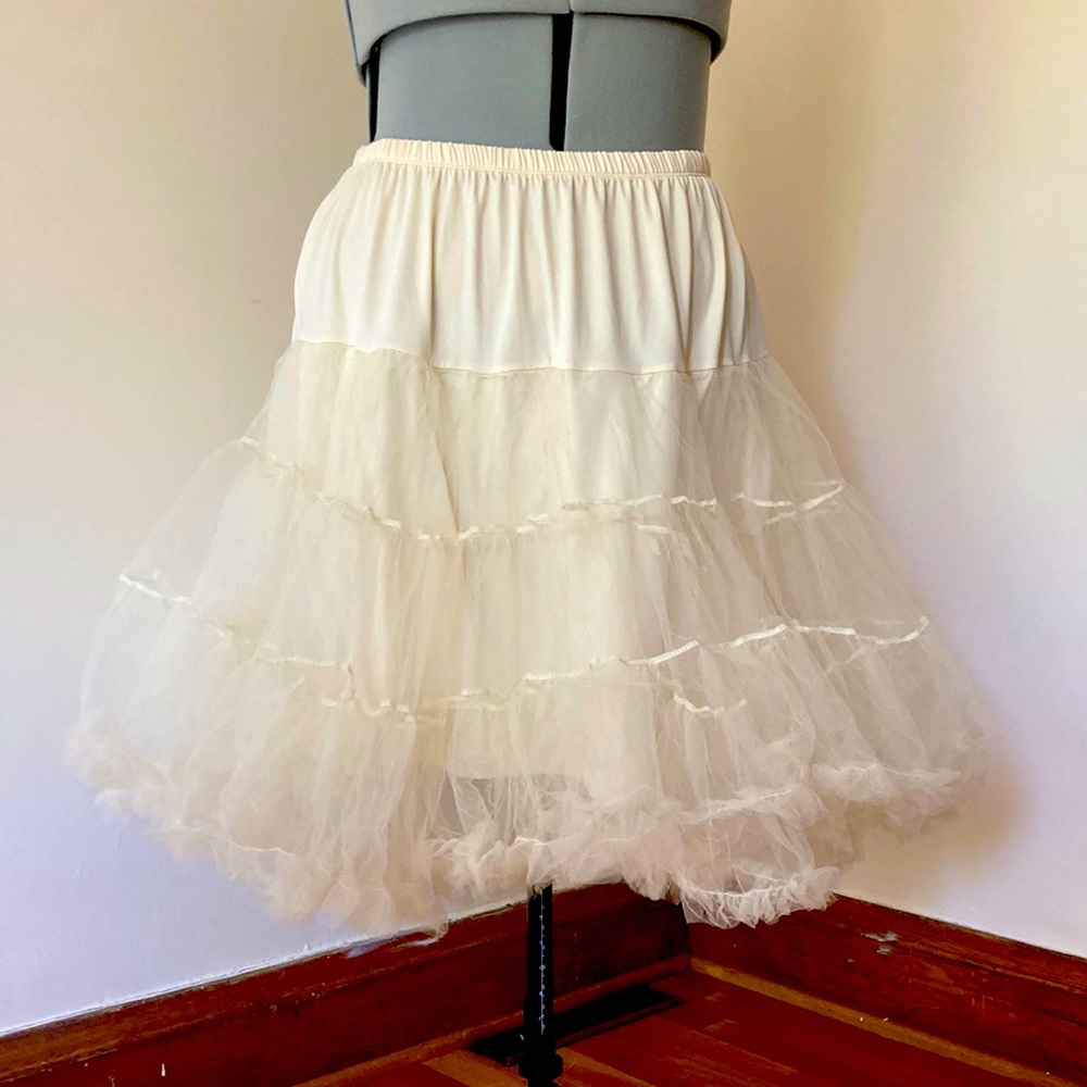 Lindy Bop Cream Petticoat Size 24-26